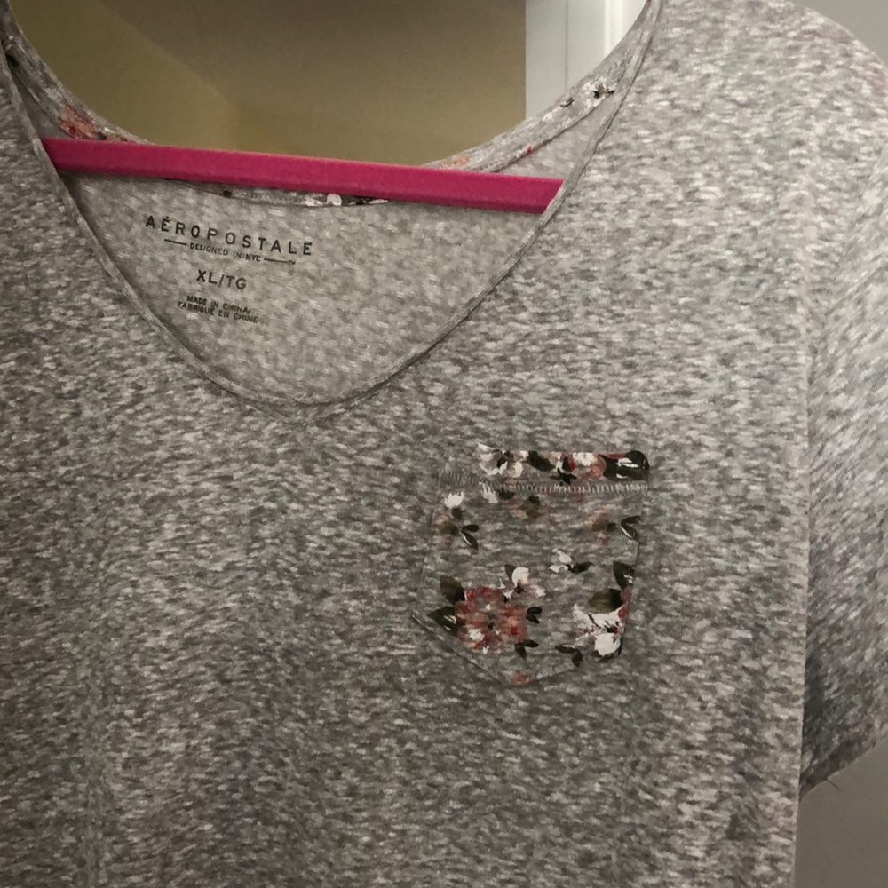 Grey shirt with floral pocket